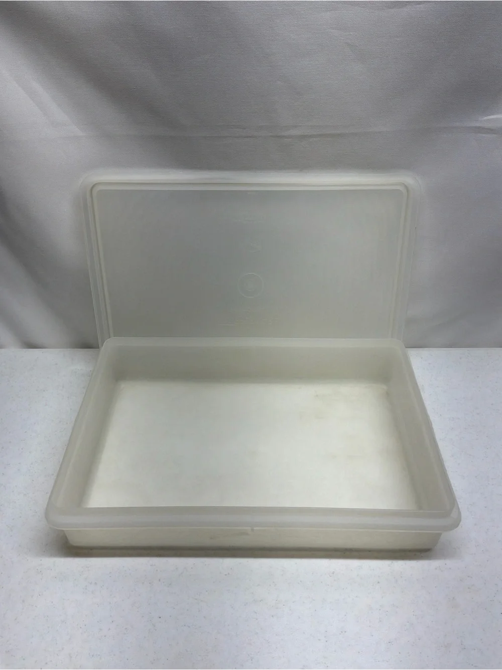 Tupperware 290-1 White Sheet Cake Carrier Rectangle Container 9 X 13